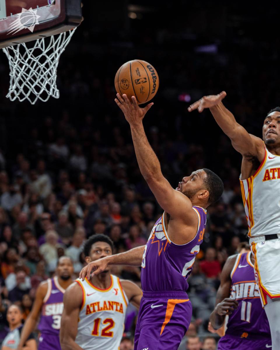 包含老鹰主场大胜太阳取得关键胜利的词条