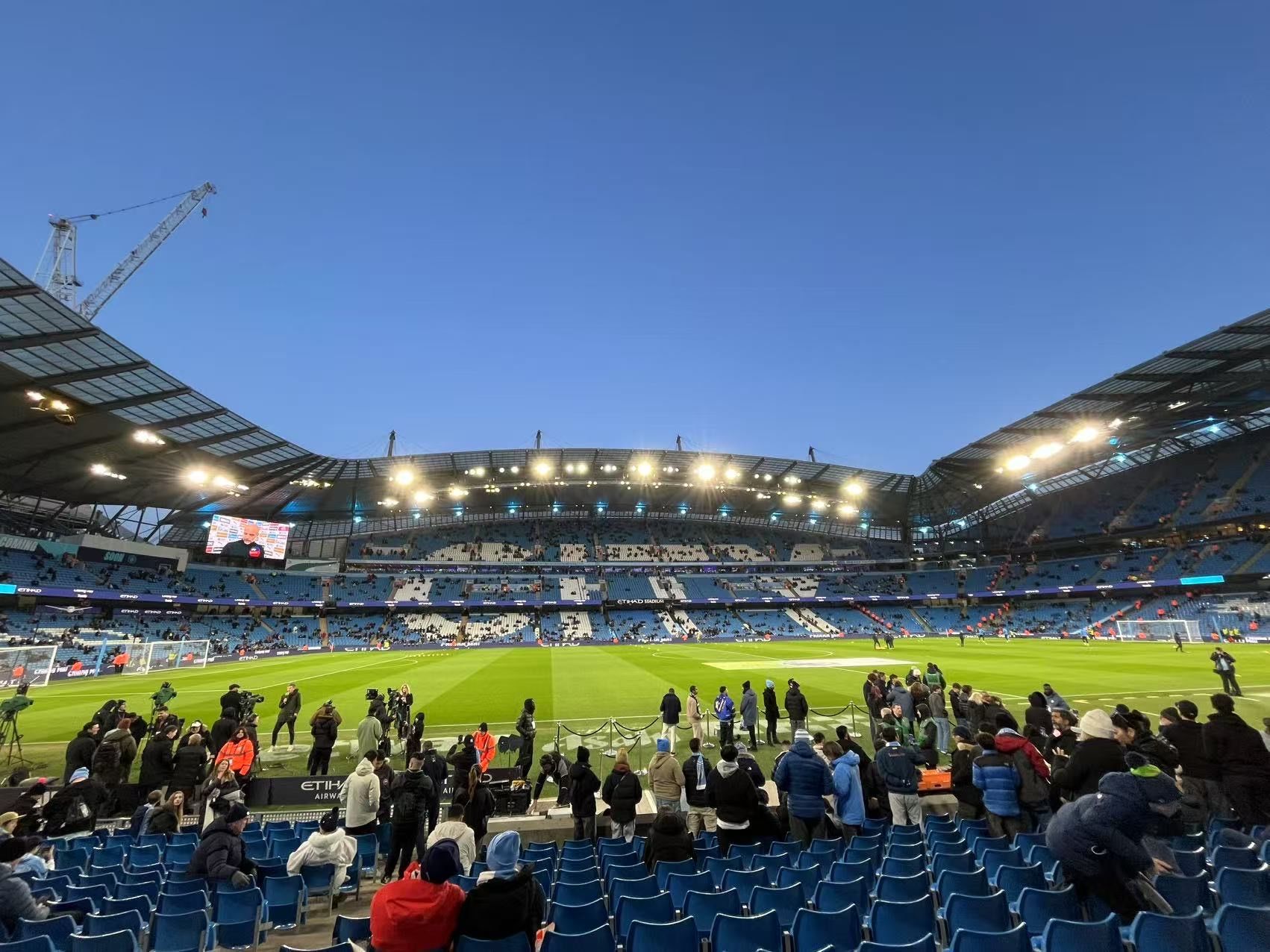 熊猫体育手机客户端-热情澎湃的球场氛围点燃了观众的热情