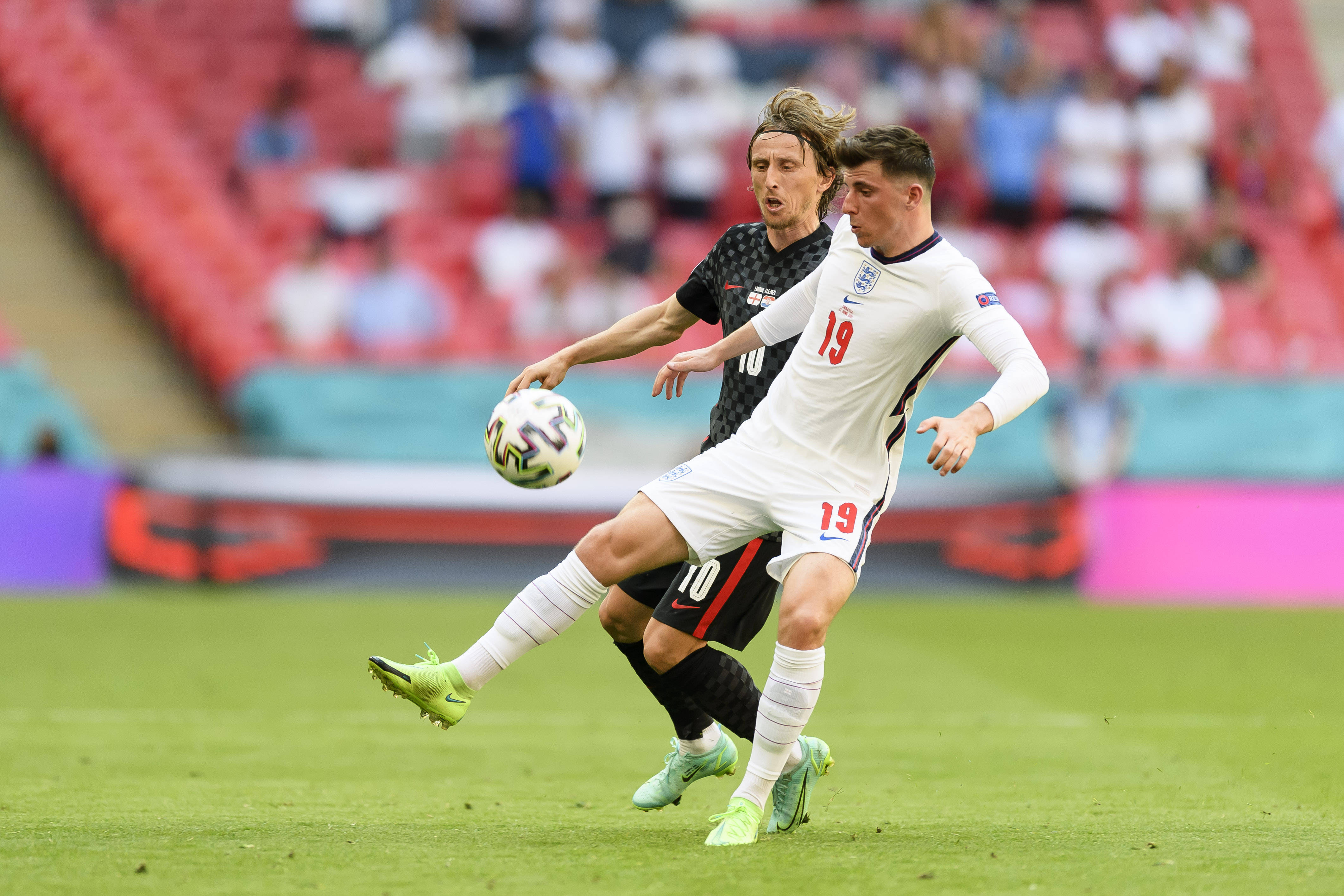 熊猫体育互动-英格兰迎战斯洛文尼亚，强者晋级