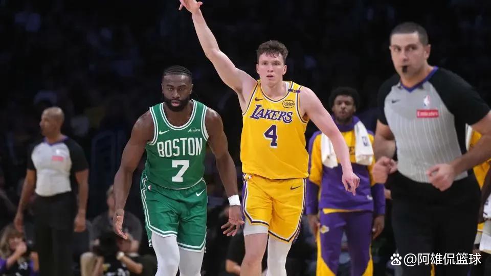 德国男篮横扫波兰男篮，杰伦·布朗送出助攻